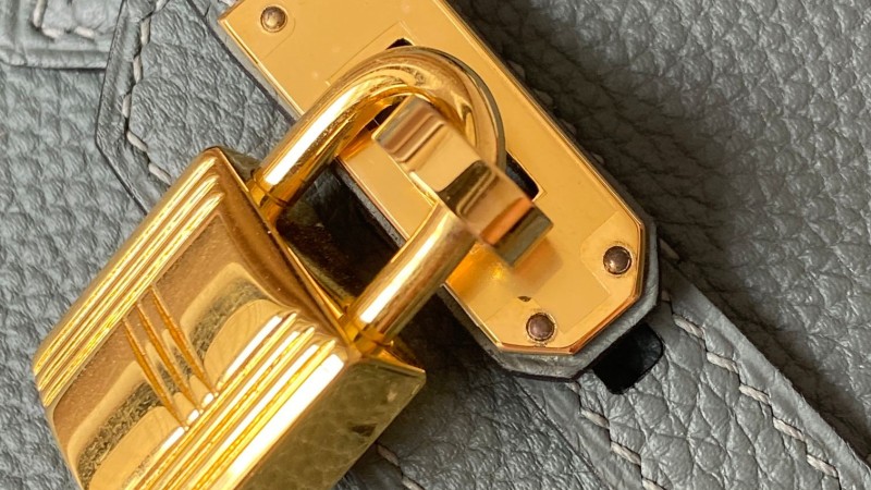 BIRKIN 25 VERT AMANDE TOGO H041344CC63 Details 2 BIRKIN 25 VERT AMANDE TOGO H041344CC63 Details 2