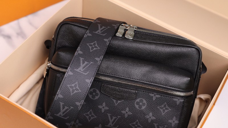 Outdoor Messenger M30233