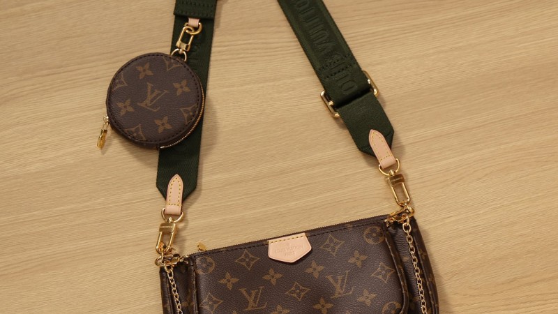 Multi Pochette Accessoires M44813 Multi Pochette Accessoires M44813